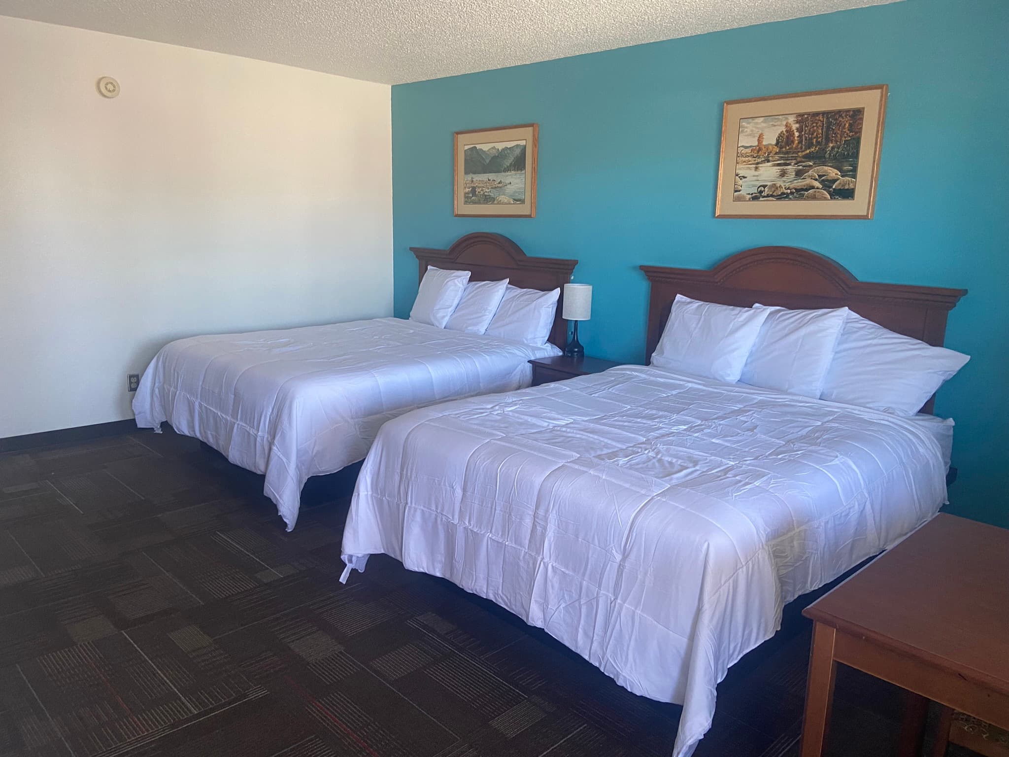 Non Smoking 2 Queen Beds - Image 1