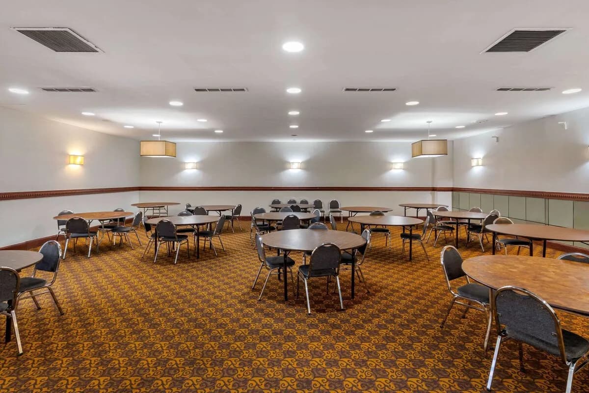 Stay Express Inn & Suites Tyler TX image 1